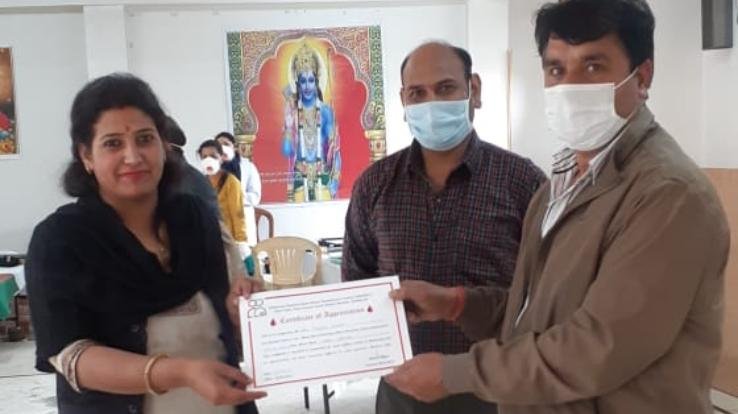 कर्फ्यू में जिंदगी बचाने की उमंग की मुहिम, मशोबरा में 40 ने किया रक्तदान