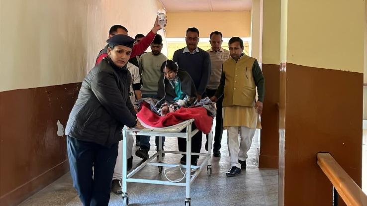 Ghumarwin: Girl burnt by stove fire, admitted in IGMC Shimla in critical condition, know the whole matter.