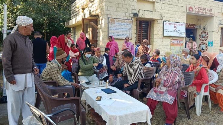 Dehra: 1 day health camp organized at Primary Health Center Dhaliyara