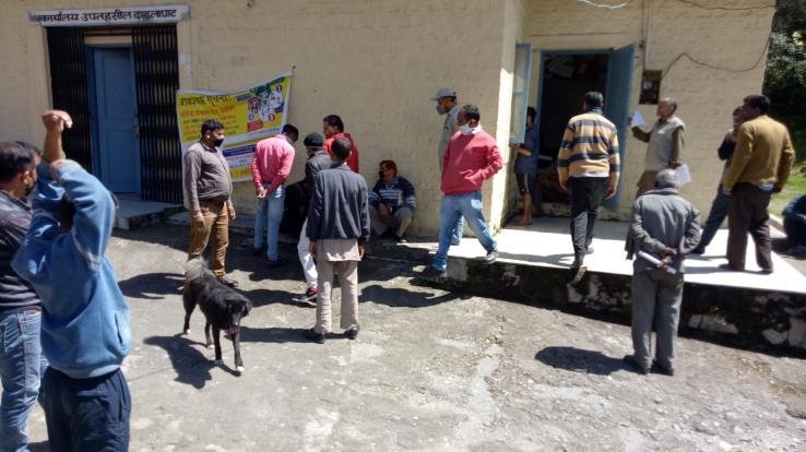 दयनीय हालत में जी रहे बहरी प्रदेशो से आए ट्रक ड्राइवर