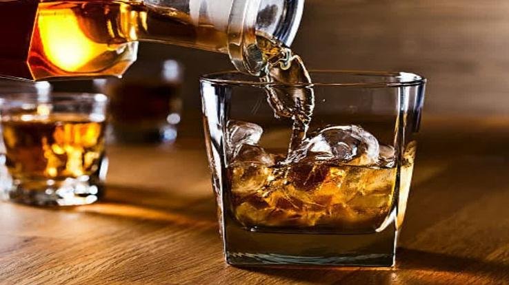 Excise department raided dhabas in Kullu, tightened the noose on liquor traders