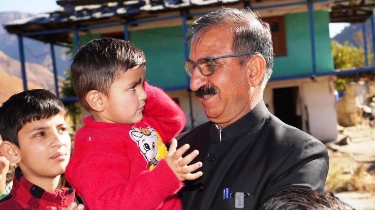 Officials should explore the possibility of setting up solar power plants: Chief Minister