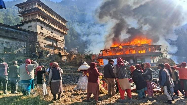 Kullu: Two and a half storey house reduced to ashes in fire, chariot of deity taken out safely