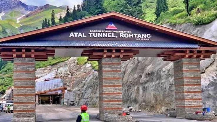 Himachal: Toilets should be built in both the portals of Atal Tunnel, High Court gave instructions.