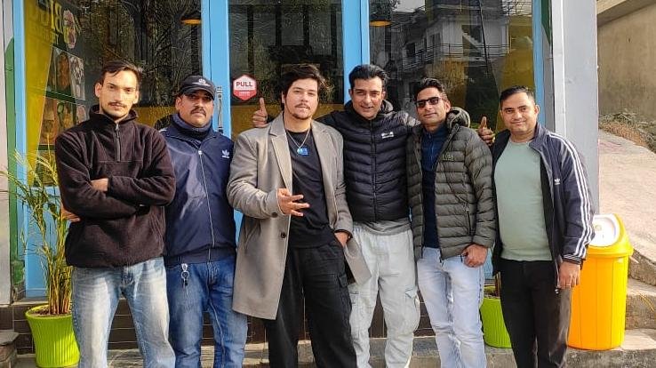 Bollywood actors Manish Mishra and Bhanu Suryam Thakur reached Himachal.