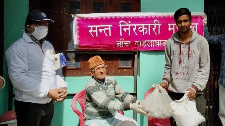संत निरंकारी चैरिटेबल फाउंडेशन ने जरुरतमंदो को बांटी राशन किट 