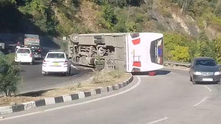 Himachal: Tourist bus overturned between Datyar-Jabali on Kalka-Shimla National Highway 5.