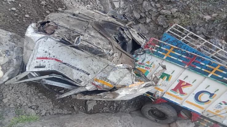 Sirmaur: 2 people died after pickup fell into deep ditch in Paonta Sahib.