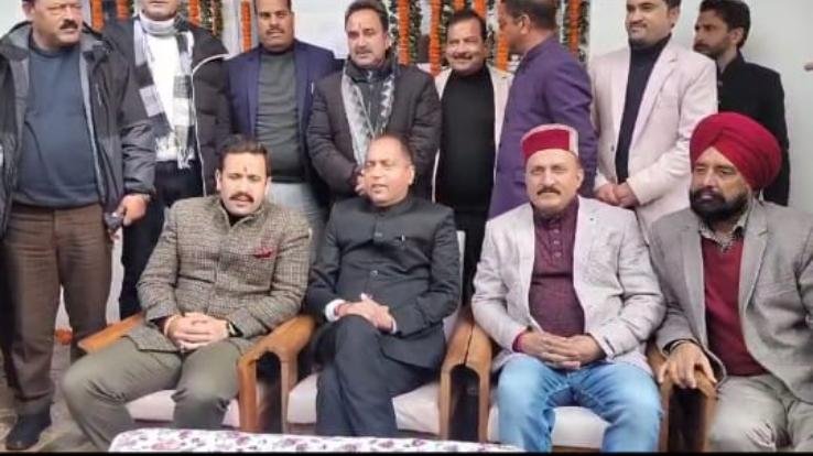 Jairam Thakur celebrated 60th birthday by cutting 60 kg cake with BJP workers