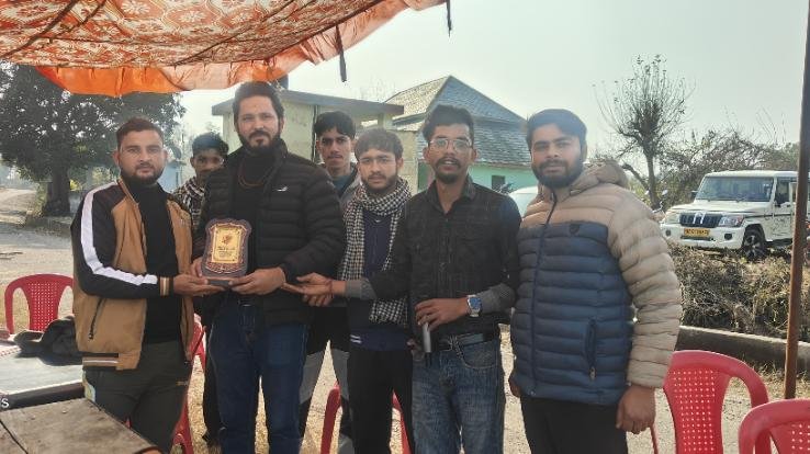Bharoli Jadid: BJYM District President Raman Sharma inaugurated the cricket tournament.