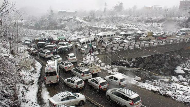 Cold hits Himachal, weather will change again after two days, know latest updates
