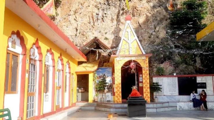 A huge Bhandara will be organized in Shiv Tandav cave Kunihar on 20th January, the first Monday.