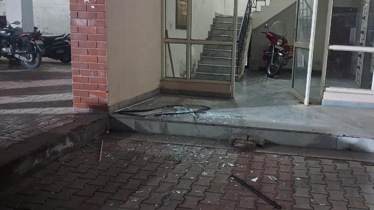 Sirmaur: Drunken worker creates ruckus at fire station, breaks glass, abuses colleagues