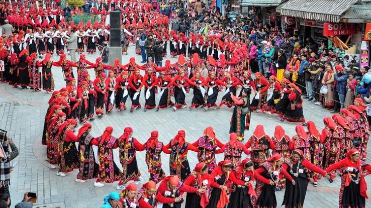 Mahanati in Manali Winter Carnival, more than 1500 women danced together