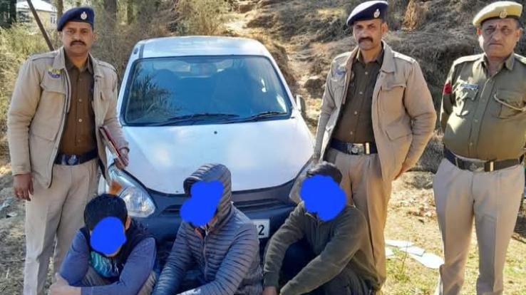 Sirmaur: Sangdah police arrested three youths with 2.57 grams of chitta.