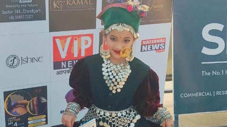 Rakkad: Namya Sharma of Sunhi Pragpur won the title of Little Miss Tricity Queen.