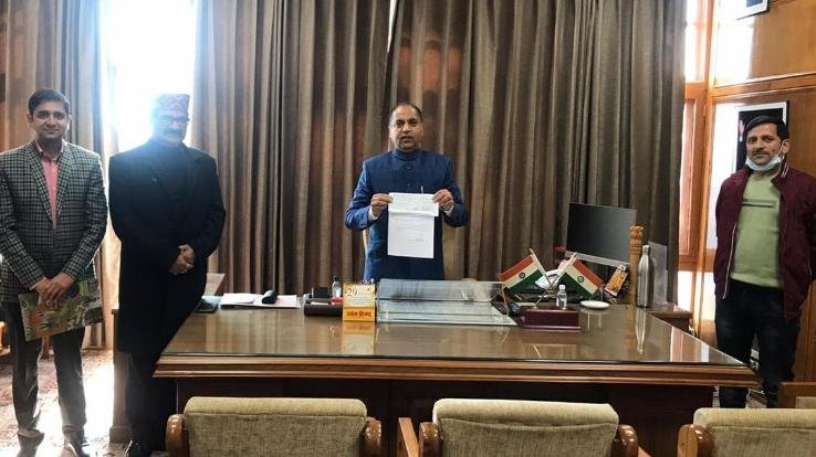 कोविड-19 साॅलिडेरिटी रिस्पोंस फंड के लिए परिवहन मंत्री ने भेंट किया एक करोड़ का चैक