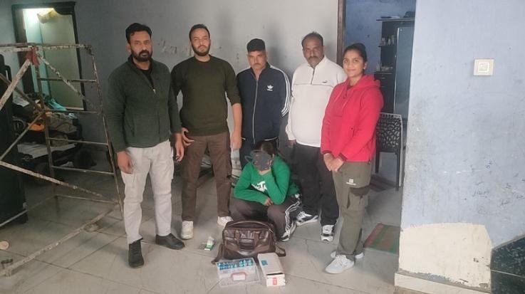 Indora: Female smuggler arrested in Bhadroya with 62.90 grams of chitta.
