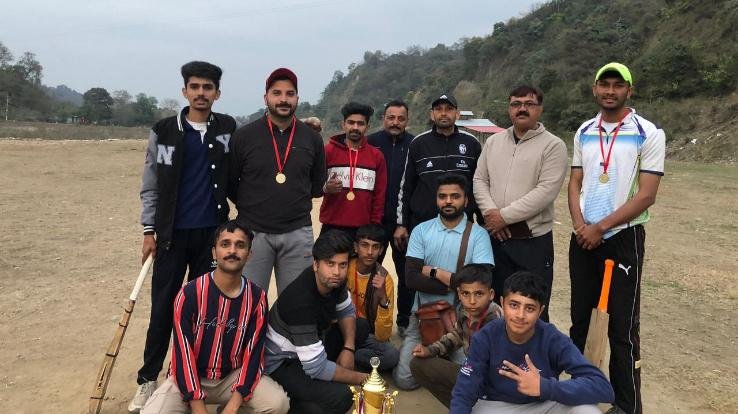 Jaswan: Paragpur - Lag Thakran team won Baba Blotu Cricket Tournament