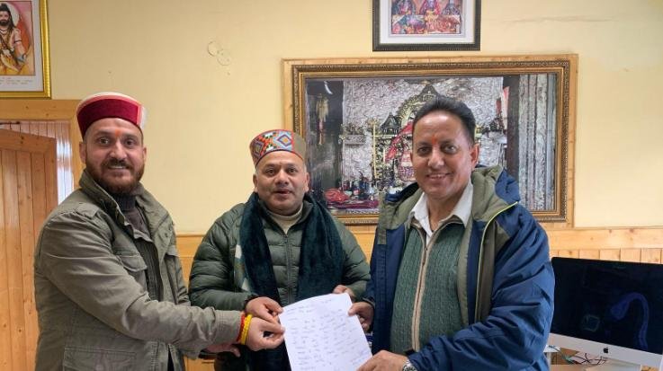 Shimla- BJP- MLAs- met-  Additional-  Chief - Secretary - Omkar-Sharma- regarding- the- strike- of- revenue- employees