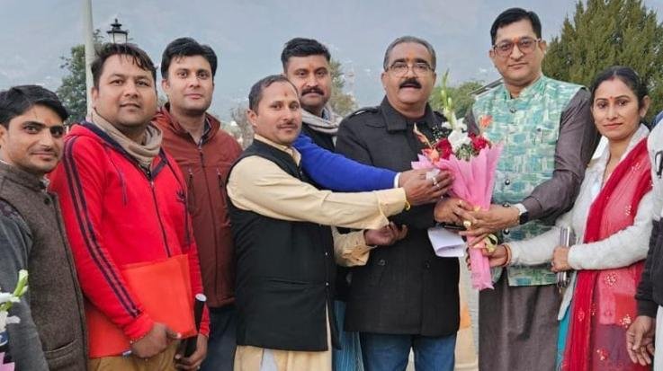 Under Adarsh- ​​Swabhiman- Manch-, a- meeting -was -organized -regarding -the- recruitment -process- for -Shastri- post -by -the -present- government -in- the -state