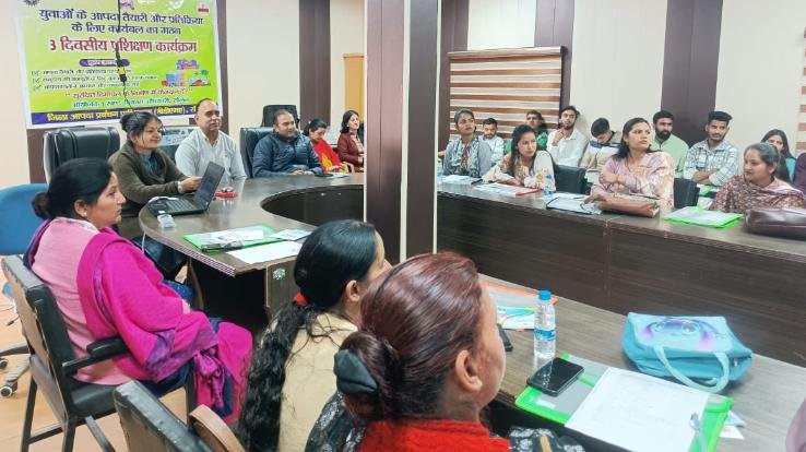  Solan: Trained- person -plays- an -important- role- in -minimizing -losses -during- disaster: Ramesh -Sharma