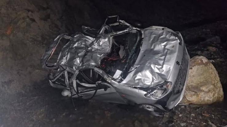  Car- met- with -an- accident- in -Shimla- four -members -of- the -same- family- died