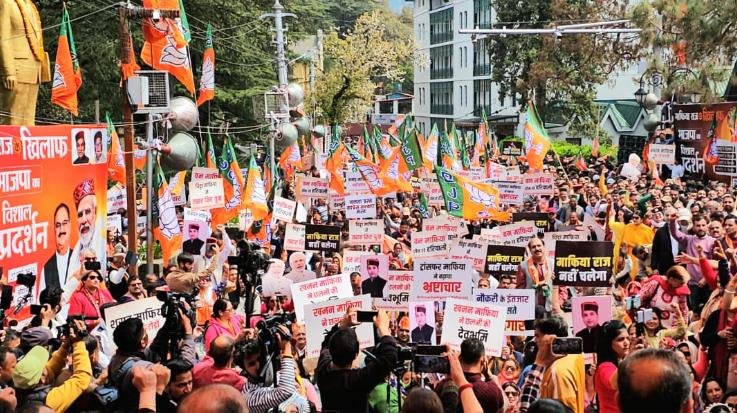 Shimla-: BJP -staged- a- strong- protest- at- Chaura- Maidan-, BJP- called- Congress- an -anti-people -government