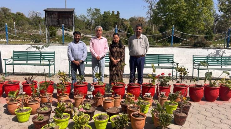 Jaisinghpur: Plantation campaign successfully completed in Kanwar Durga Chand Government College Jaisinghpur