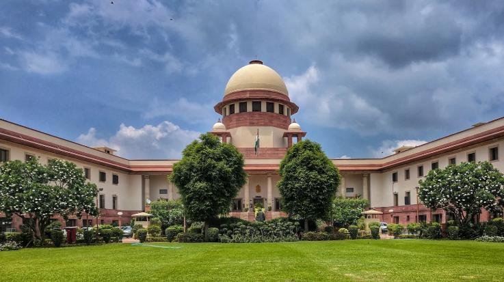 Big setback from Supreme Court for Class IV employees in Himachal, ban on increasing retirement age limit