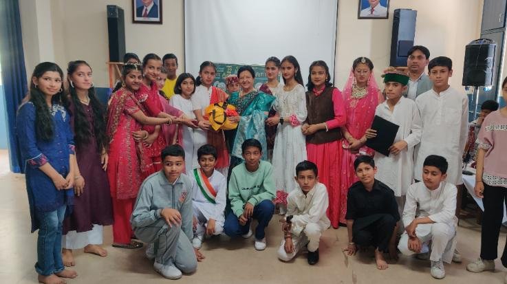 Solan: Solo song and solo dance competition organized at Dayanand Adarsh Vidyalaya