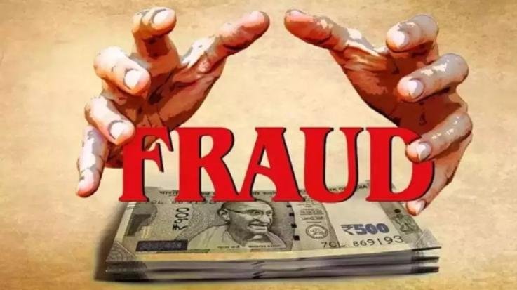 The old man had come to the hospital to get his wife treated, the swindlers posing as CID officers duped him and threw him out of the moving vehicle