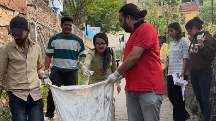Solan: Maa Shoolini Seva Trust cleaned the Maa Shoolini Temple stepwell