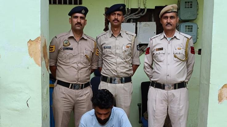 In -Solan-, nephew- burnt-down -uncles- house, -wheat -crop- also- burnt -to- ashes