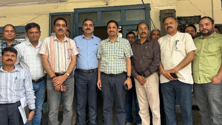  Engineer-in-Chief of Public Works Department held a review meeting with officials in Dehra