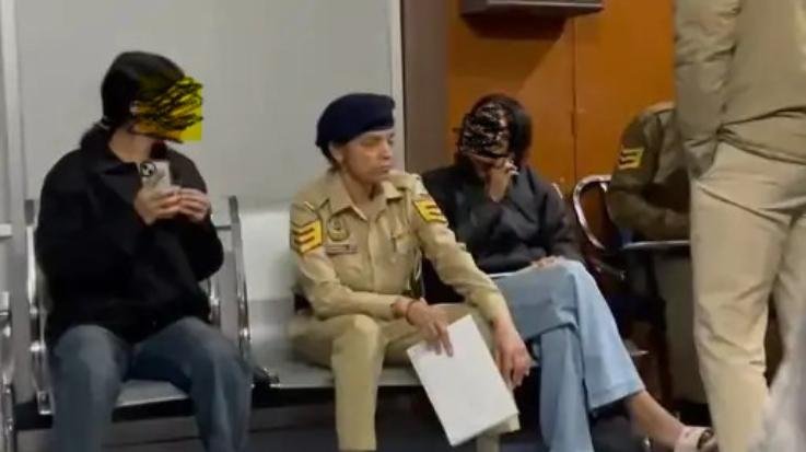 Dharamshala:- Taking -lift -for- tourists- became- fatal, -girls- saved -their -lives- by -jumping- from -the- moving -vehicle