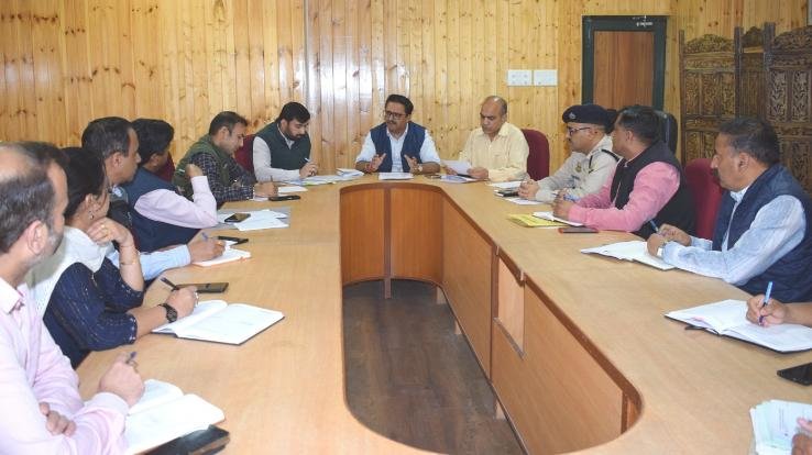  Solan: In view of the emergency situation, Deputy Commissioner Solan held a meeting with all the departments