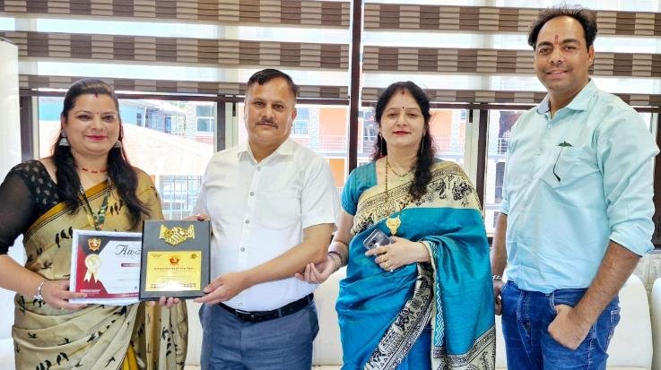 Dehra-: DPS -Dhaliaras- Principal -Navjyoti -Patial- honored- with-'Principal -of- the -Year