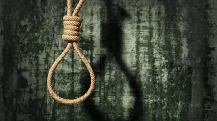 In- Solan-, a -girl- committed- suicide- by -hanging -herself,- the -incident- took- place- in -Saproon