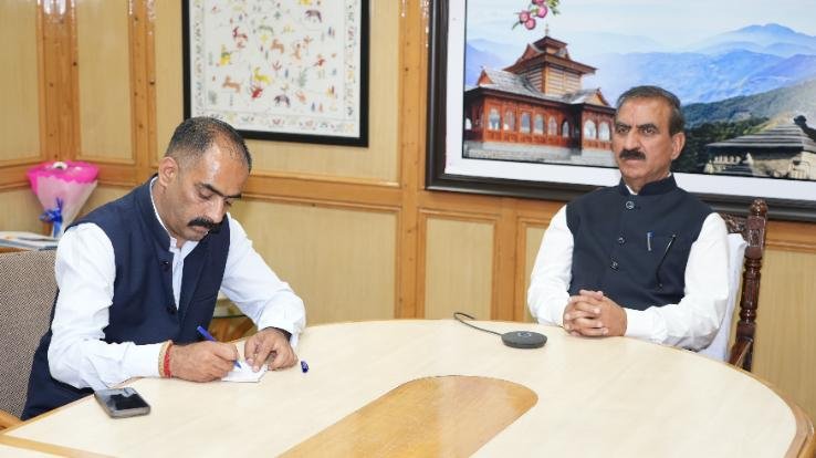Chief Minister virtually reviewed the developmental projects of Hamirpur district