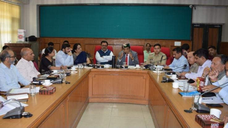 Solan: Health Minister presided over a meeting at the Deputy Commissioner's office regarding preparations for the Shoolini fair