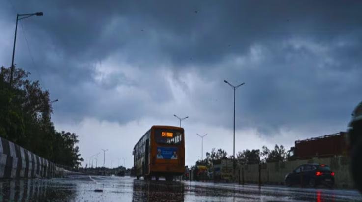 There- is -a -possibility -of- light -rain-in -Himachal -today -and- tomorrow-, then -yellow- alert- for- storm -from -23rd