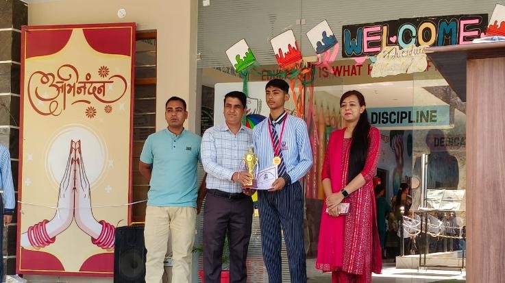 Bilaspur-: Varun -Chandel- brought- laurels -to -his- school -by- securing- first -place -in -the- district -level -under-17- yoga- competition