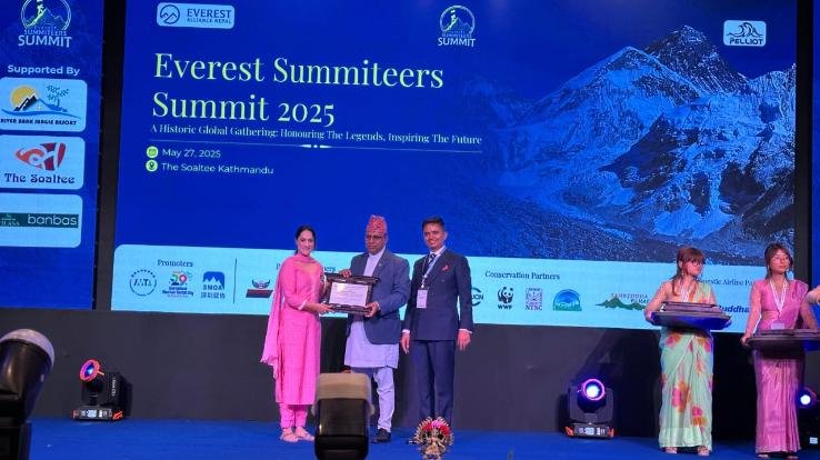 Himachal's daughter Baljit Kaur honored at Everest Mountaineer Conference