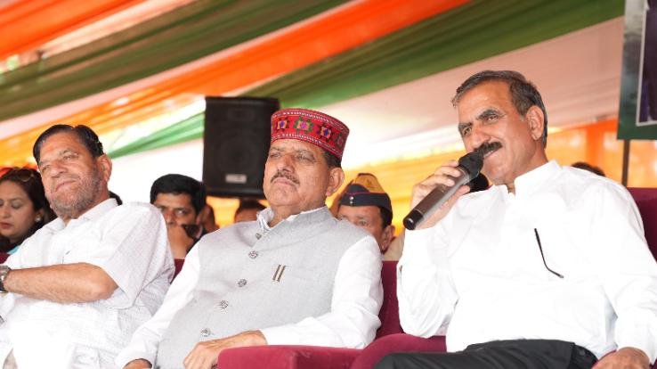CM interacts with Van Mitra's
