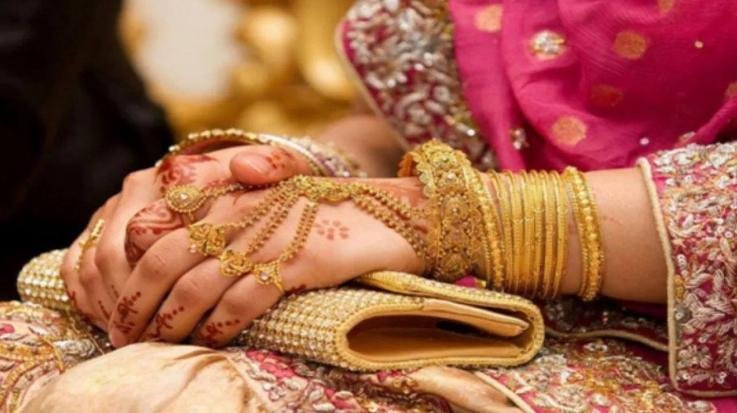 In -Himachal-looteri -dulhan- duped- a- young -man- of- lakhs,- police -investigation- underway