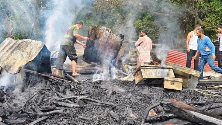 Mandi; Fire broke out in a house in Vasani due to cylinder explosion, loss of lakhs