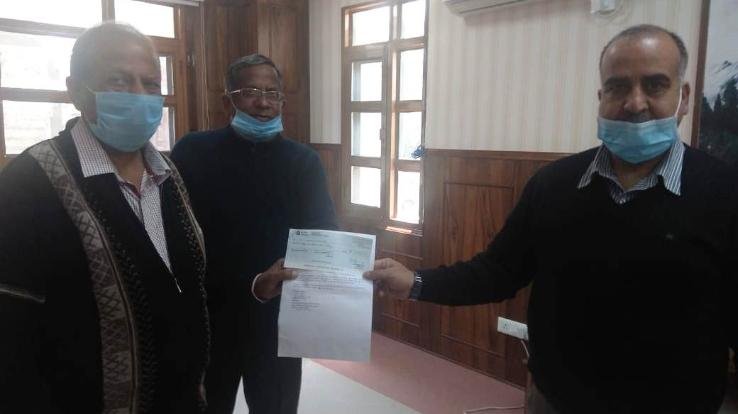 हेमराज गोयल वेलफेयर ट्रस्ट, सोलन द्वारा कोविड फंड में 51,000 रुपए का अंशदान