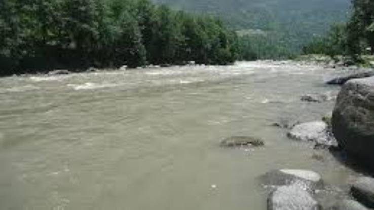 Jaisinghpur: The body of an elderly man who was swept away in the Beas river was recovered near Sakoh