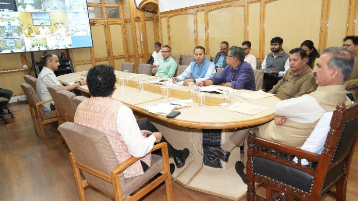 The Chief Minister directed the district administration to remain alert in view of the monsoon
